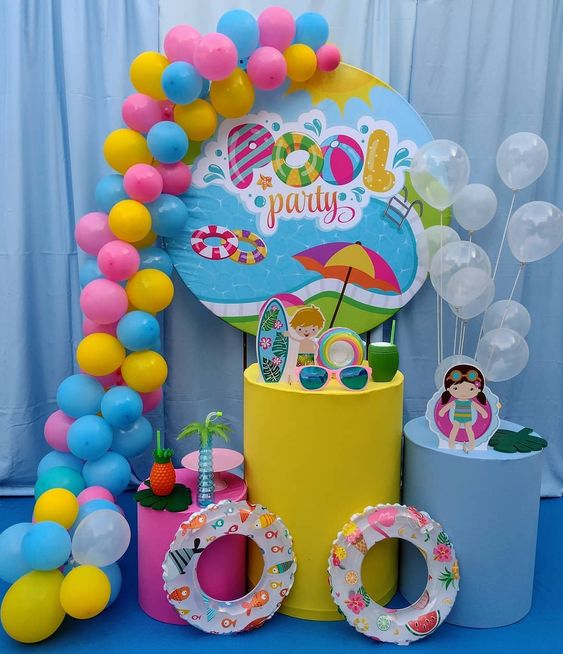 Decoração Pool Party Infantil em 2023  Decoracao pool party, Festa de  aniversário na piscina, Festa pool party decoração