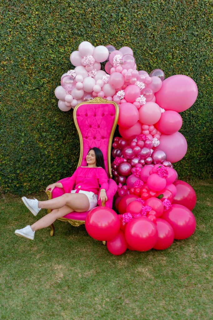 arco de balões desconstruídos rosa