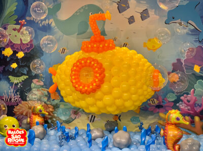 Escultura Submarino com Balões