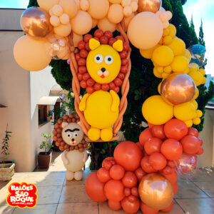 Escultura de Leão com Balões
