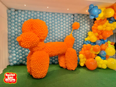 Escultura de Cachorro com Balões