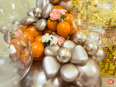 Combinação Marfim Pérola + Laranja Mandarim perfeita para festas adultas com estilo